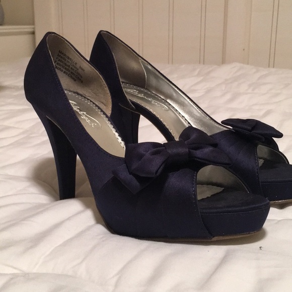 Navy blue satin heels with bow - Picture 3 of 6
